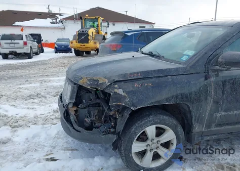 2014 Jeep Compass Sport z USA, uszkodzony, nr VIN 1C4NJDBBXED528850